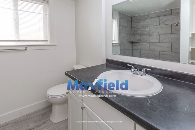 Building Photo - North Salt Lake 2 BD 1 BA Only $500 Deposi...