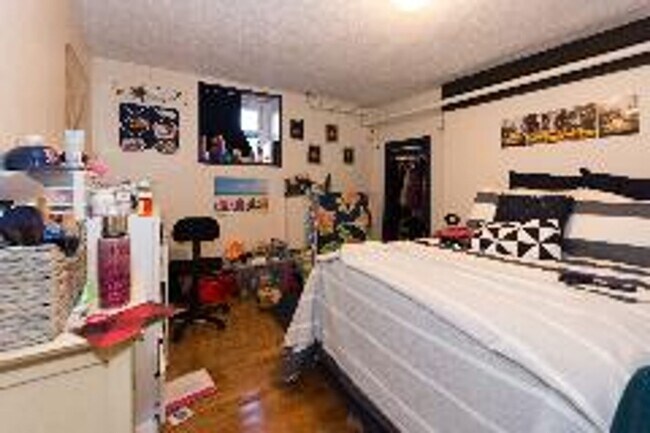 Building Photo - Renovated Brookline / BU Central Campus Ga...