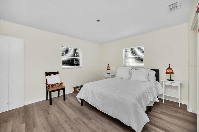 Building Photo - 5 SE Ocale Way