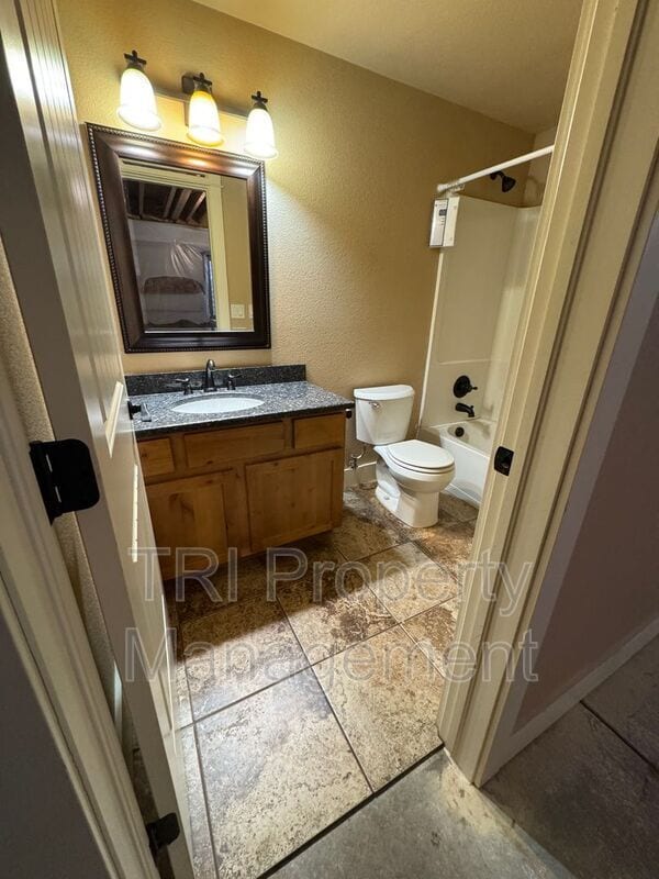 Building Photo - 4249 Woodlake Ln
