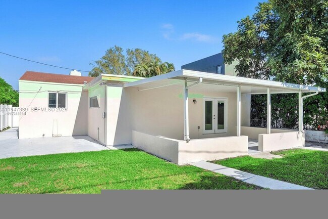 Building Photo - Southwest 26th Street, Miami, FL 33133 - 3 BR 2 BA single-family home