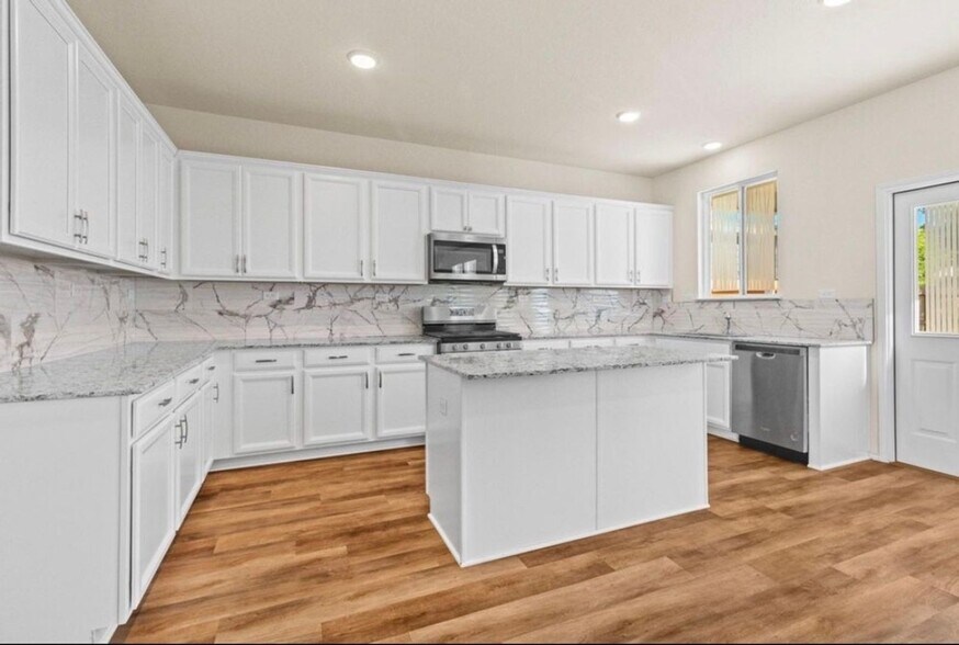 Building Photo - 13011 Sendero Roble