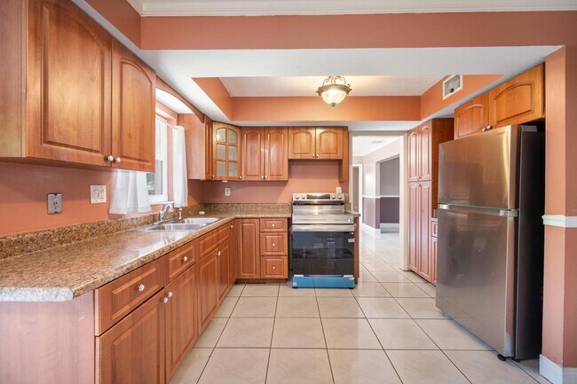 Building Photo - 4928 Marbella Rd N