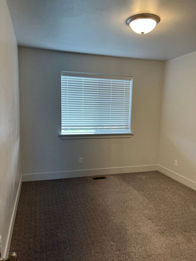 Building Photo - Beautiful 3 Bed, 2.5 Bath Townhome in Summerfield Subdivision | $1,995/month