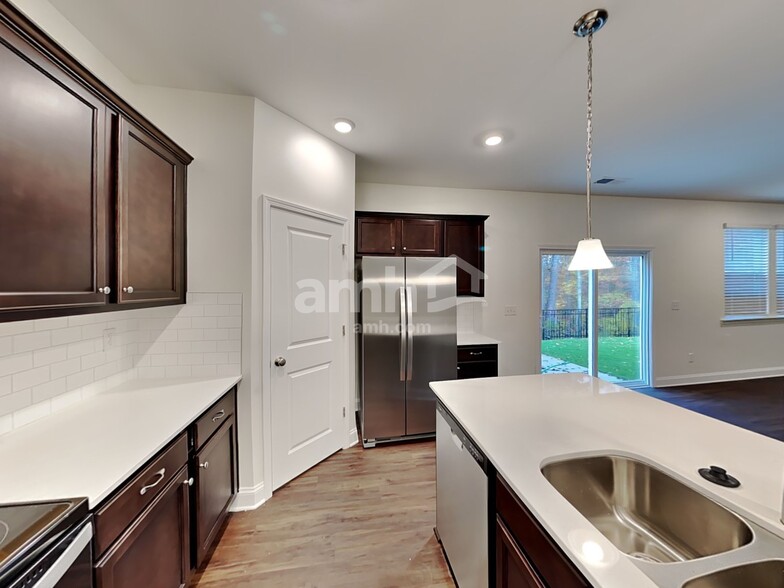 Building Photo - 7425 Garrett Ct