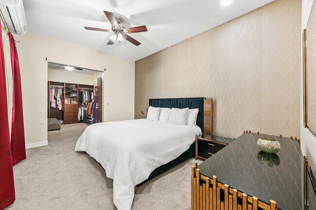 Building Photo - 46211 Roadrunner Ln