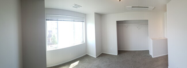 Building Photo - 3425 30th Dr