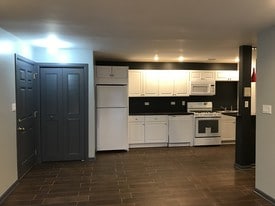 Building Photo - 10037 Walnut Ter