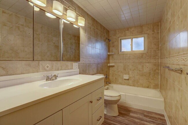 Building Photo - "Spacious 4-Bedroom Home in Denver with 2 Full Baths and Over 2000 sq ft!"