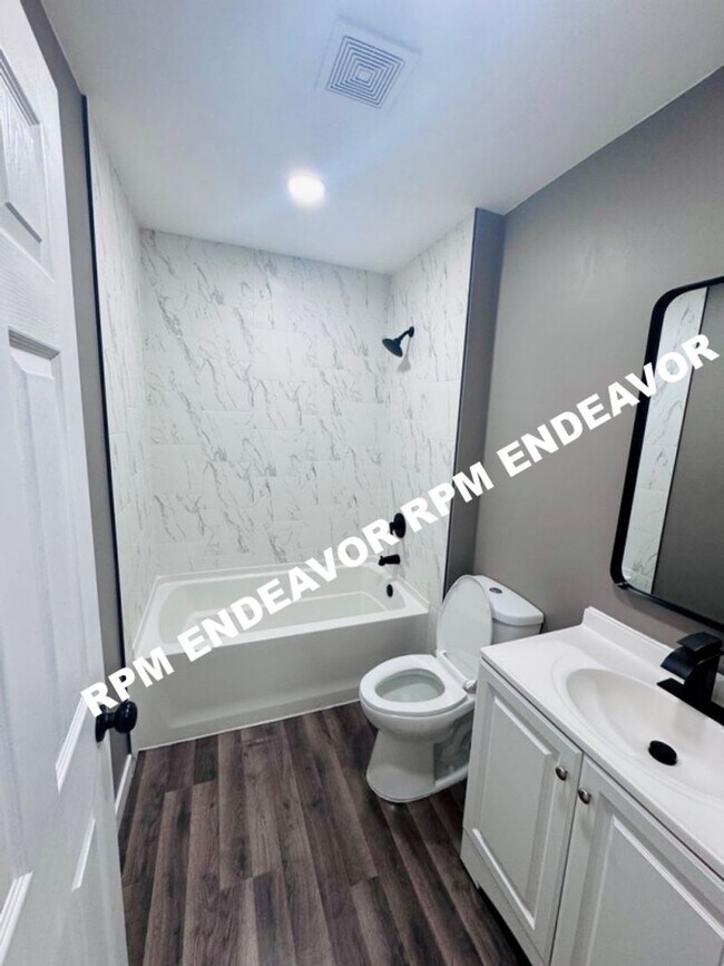 Building Photo - 3230 Pulaski St