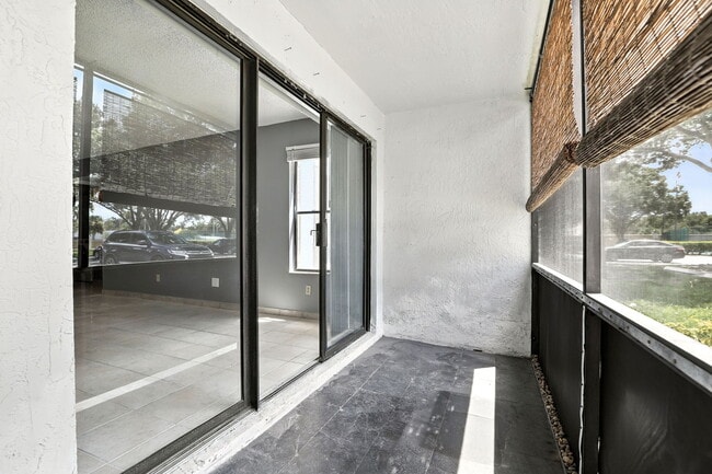 Building Photo - 8201 Sun Spring Cir