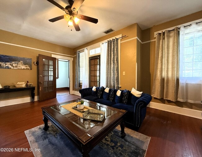 Building Photo - 148 W 6th St