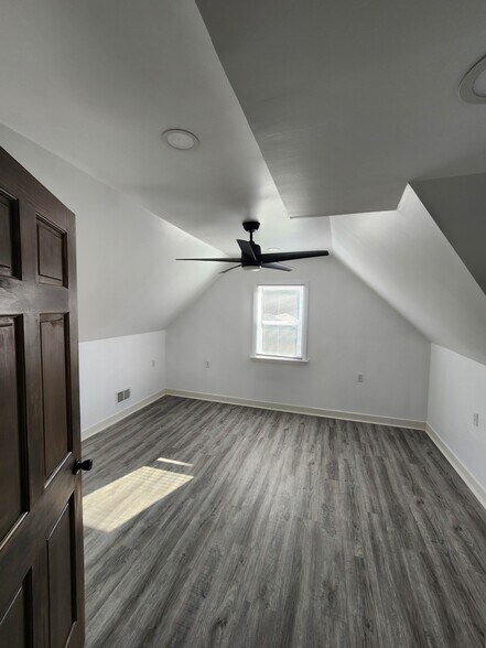 Building Photo - 1696 Hendrick Rd