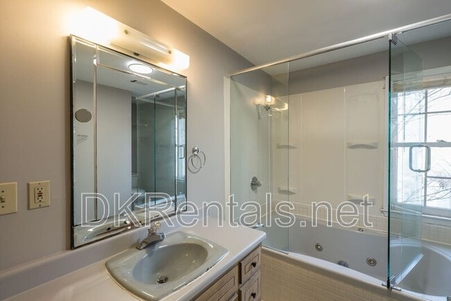 Building Photo - 876 Argonne Ave NE