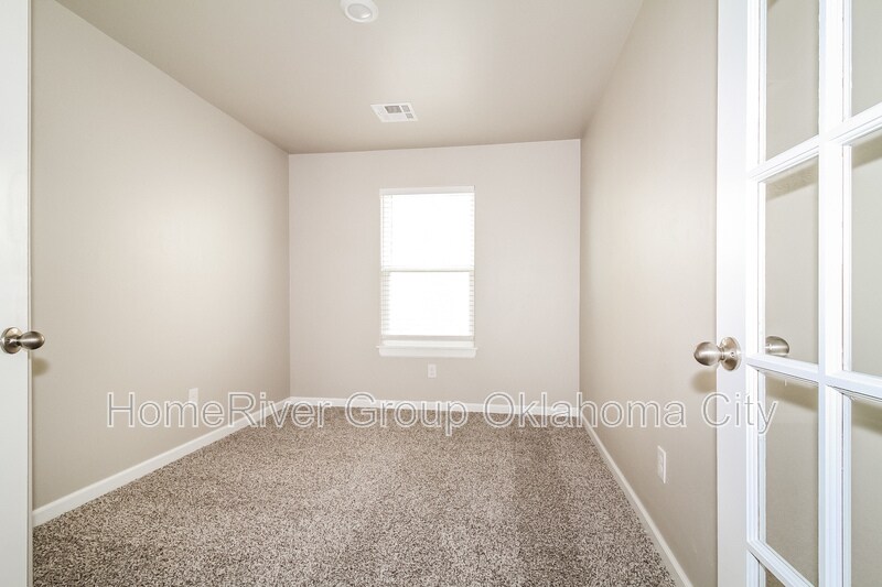 Building Photo - 1600 Ruby Dr