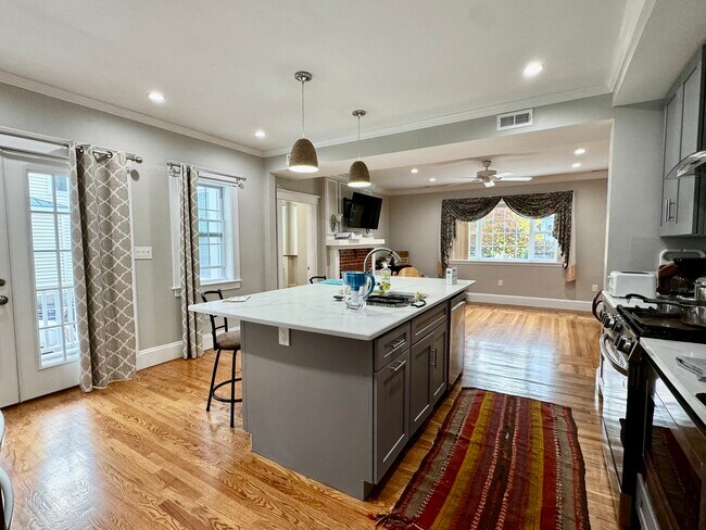 Building Photo - 62 Manet Rd