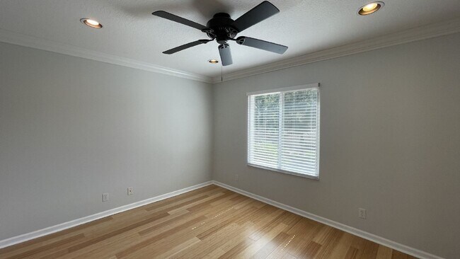 Building Photo - 4857 Victoria Cir