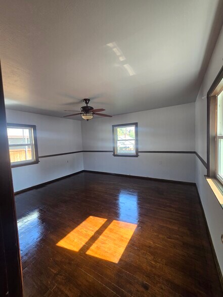 Bigger bedroom - 209 N 36th Ave