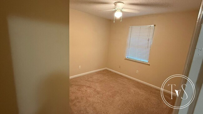 Building Photo - SUMMER MOVE-IN SPECIAL AND RATE DROP ALERT...