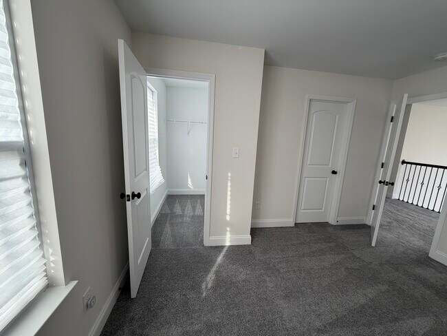 Building Photo - 156 Far Meadow Dr