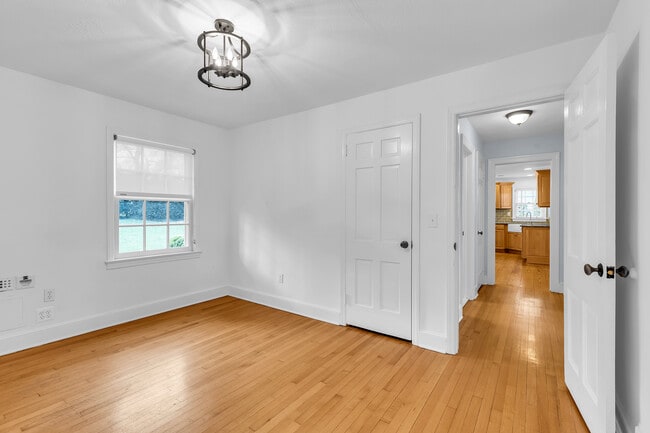 Building Photo - 20 Rosalie Ave