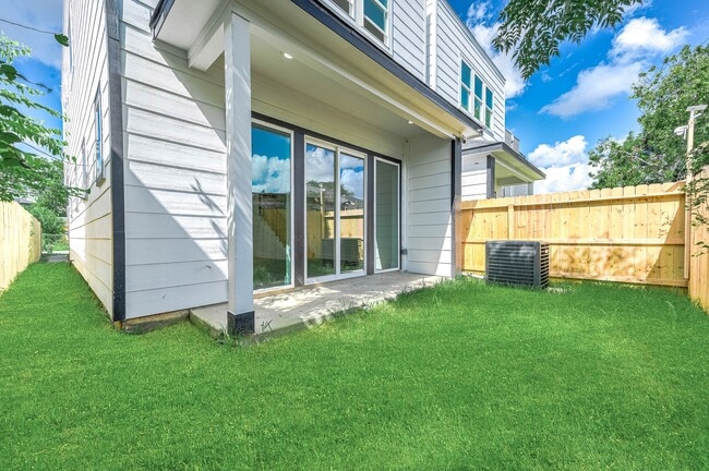 Building Photo - 3619 Bremond St
