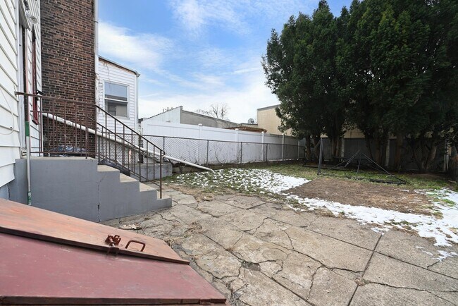 Building Photo - 1433 43rd St