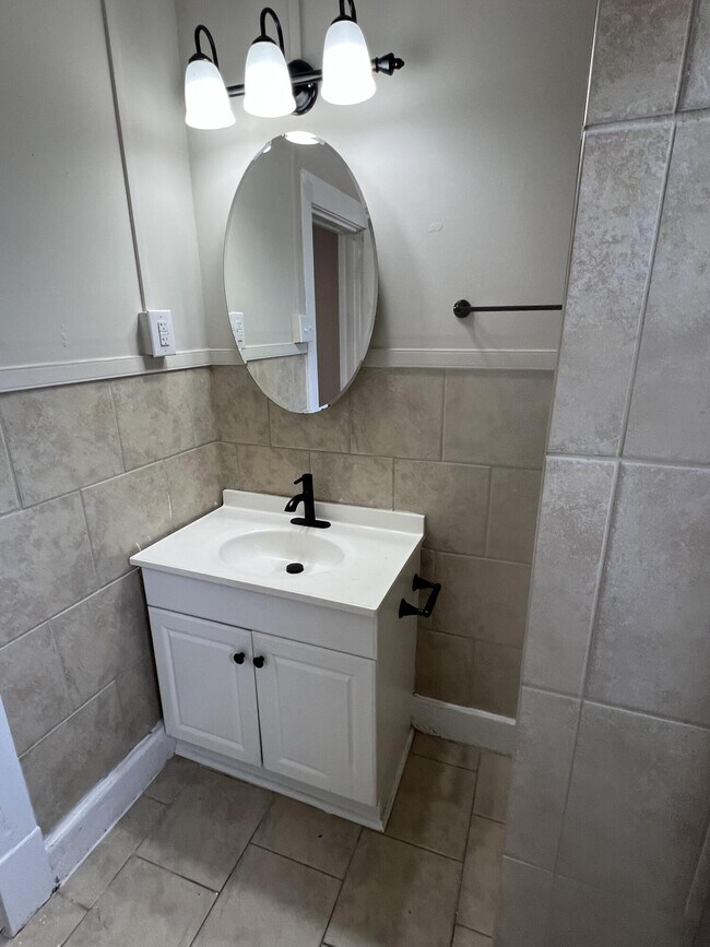 Building Photo - 214 W Buena Vista Ave