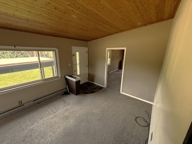 Building Photo - MOVE IN SPECIAL! 3-Bedroom Home in Parklan...
