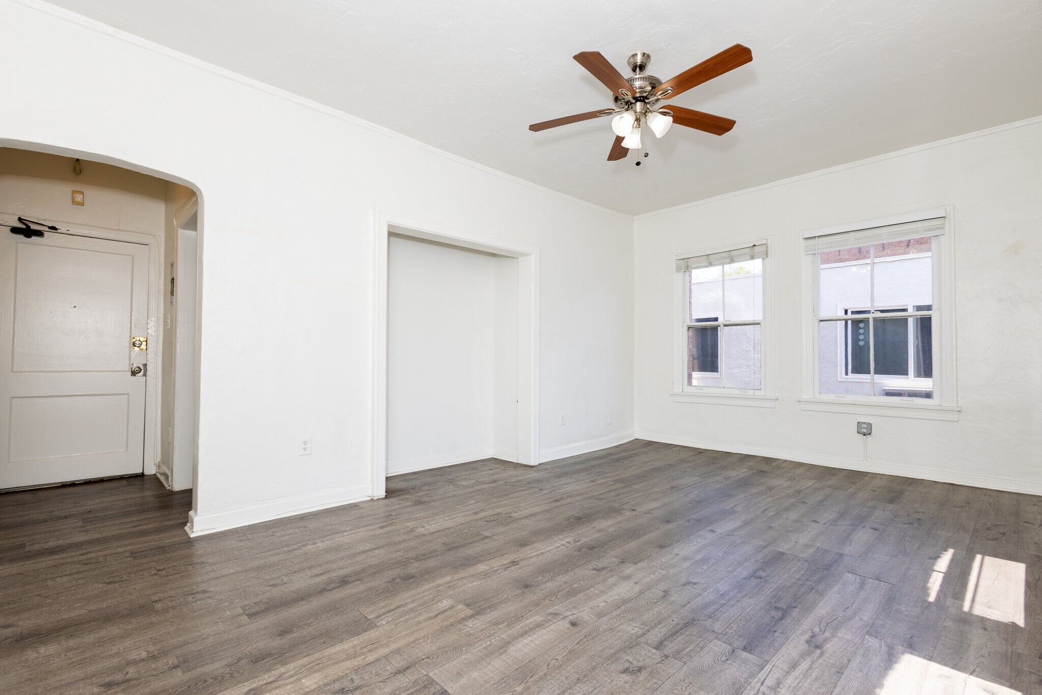 Building Photo - 357 S Alvarado St