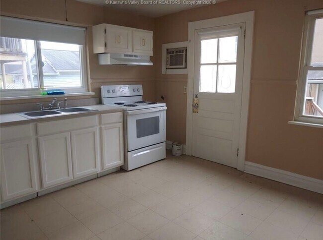 Building Photo - 1314 Moore Ave