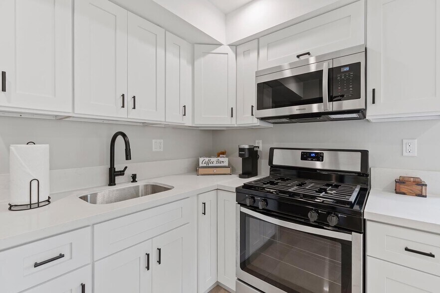 Full kitchen - 6036 W 75th St