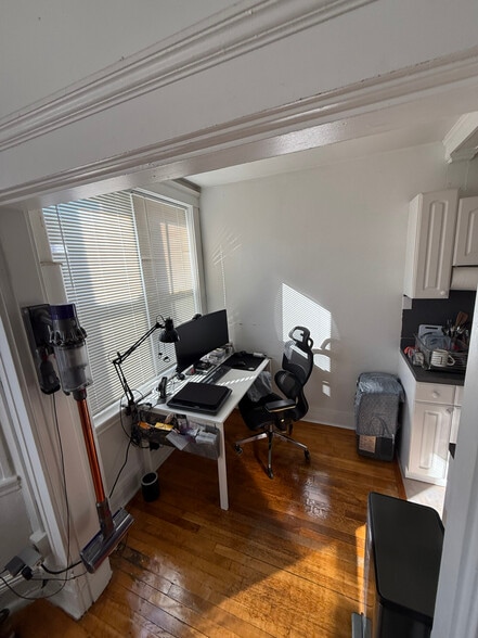 Building Photo - 121 Park Dr