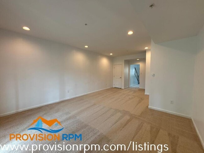 Building Photo - 465 Willow Bend Dr