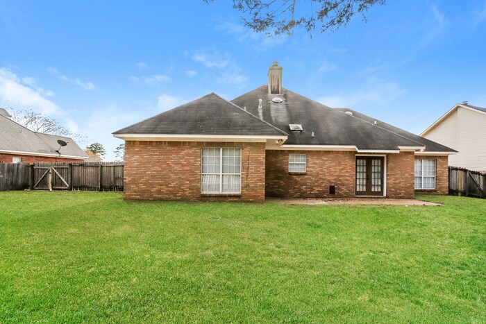 Building Photo - 206 Overland Ln