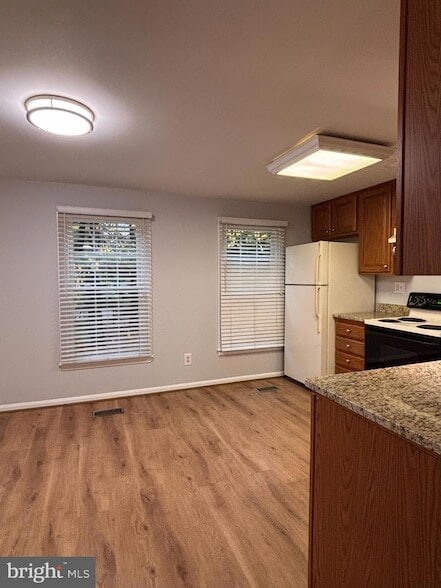 Building Photo - 20535 Strath Haven Dr