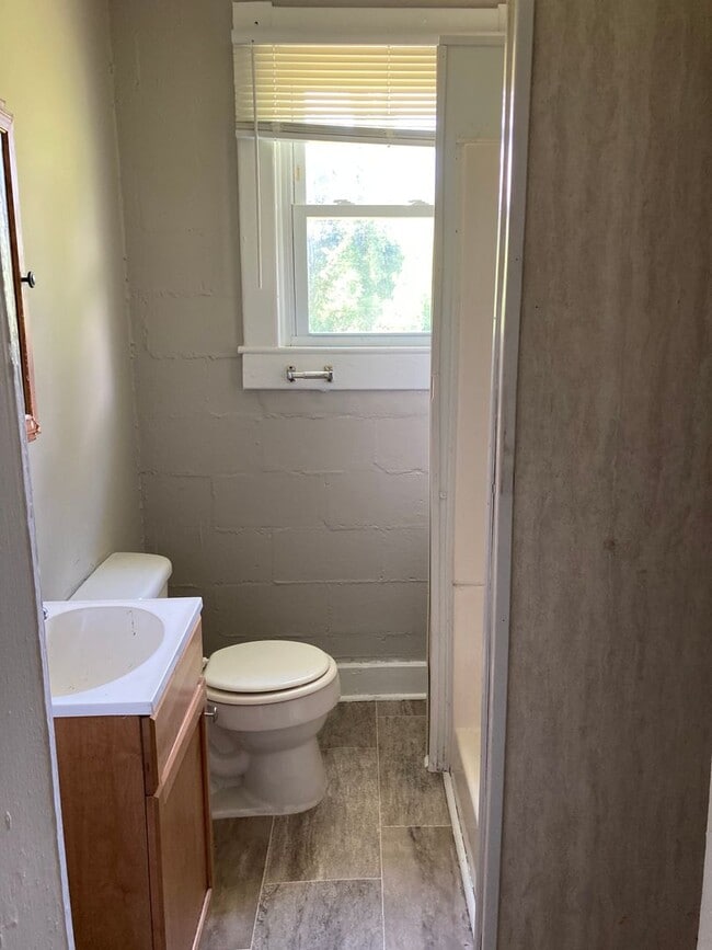 Building Photo - 816 Fowlers Ln