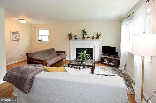 Building Photo - 6246 22nd Rd N