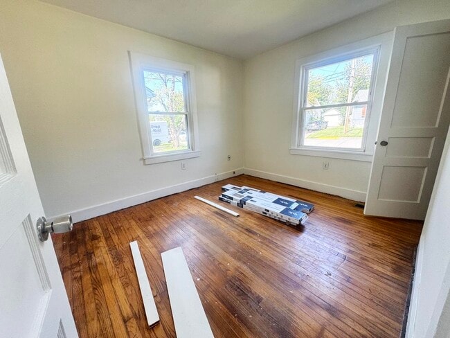 Building Photo - 1404 Kenton St