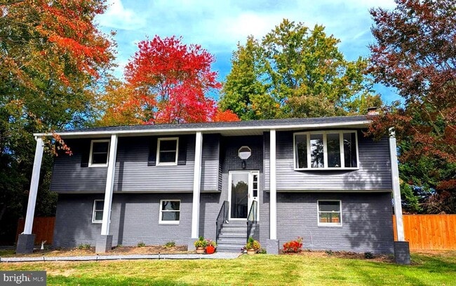 Building Photo - 922 Petinot Pl