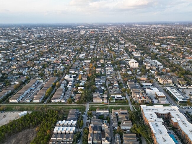 Building Photo - 620 Rutland St