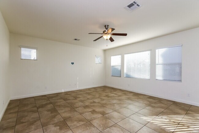 Building Photo - 5535 E June St