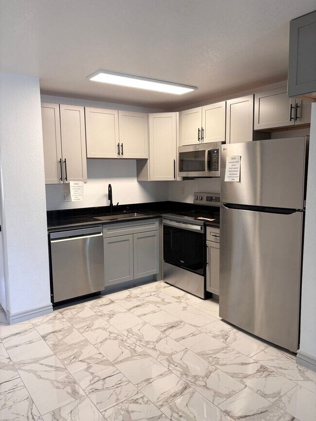 Building Photo - **SLEEK 1 BEDROOM/1 BATHROOM/LOFT/1 CAR GARAGE CONDO IN MESA (BROWN RD & CENTER ST)**