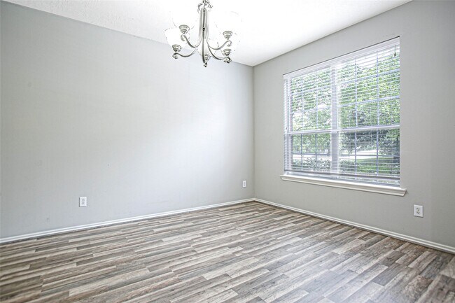 Building Photo - 43 W Spindle Tree Cir