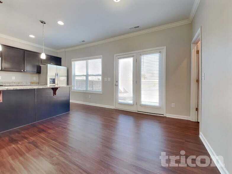 Building Photo - 932 Peninsula Pl