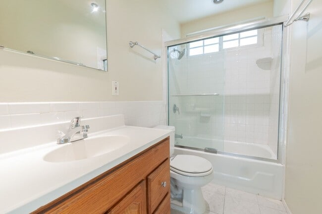 Building Photo - Beautiful single family house for rent