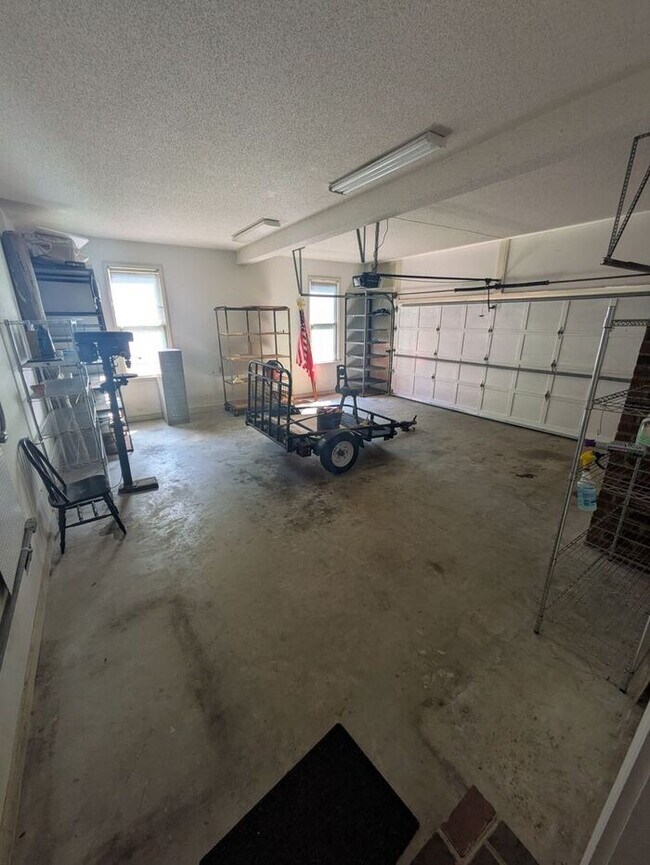 Building Photo - Four Bedroom Single Family Home in Hickory, NC!