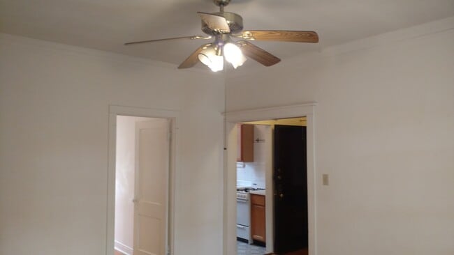 Building Photo - Quiet, Sunny, Desirable Roscoe Village