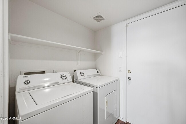 Building Photo - 5613 S 51st Dr