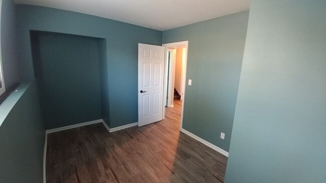 Building Photo - Spacious 4 bedroom 2 Bath Single Family Mt Pleasant